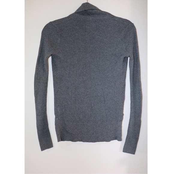 American Eagle women’s Grey Waffle Knit Cardigan sweater - Picture 4 of 5